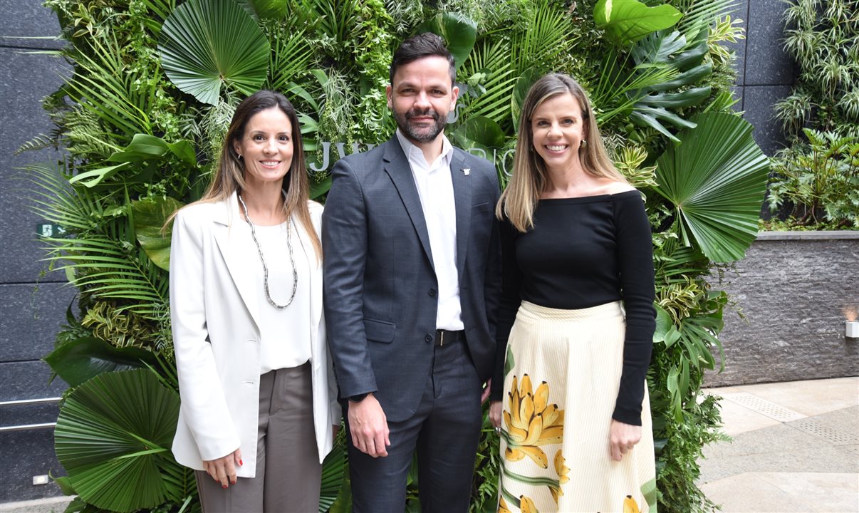 Carolina Almeida, diretora de Operações do JW Marriott São Paulo, Moacyr Luti, diretor de Vendas e Marketing do hotel, e Isabela Dias Felitti, diretora regional do escritório global de Vendas da Marriott International