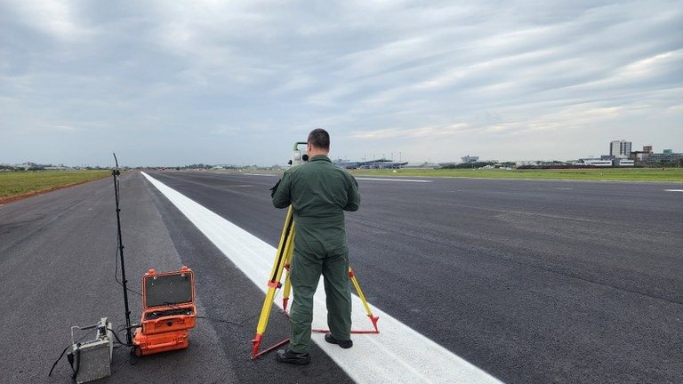 Testes com aeronaves da FAB no aeroporto Salgado Filho