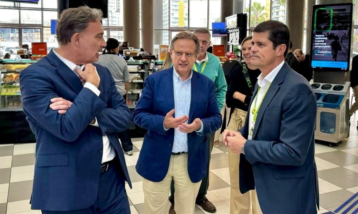 Kleber Meira, CEO do Aeroporto de Congonhas, Rodrigo Ruiz, diretor da Aena Internacional, e Santiago Yus, presidente da Aena Brasil