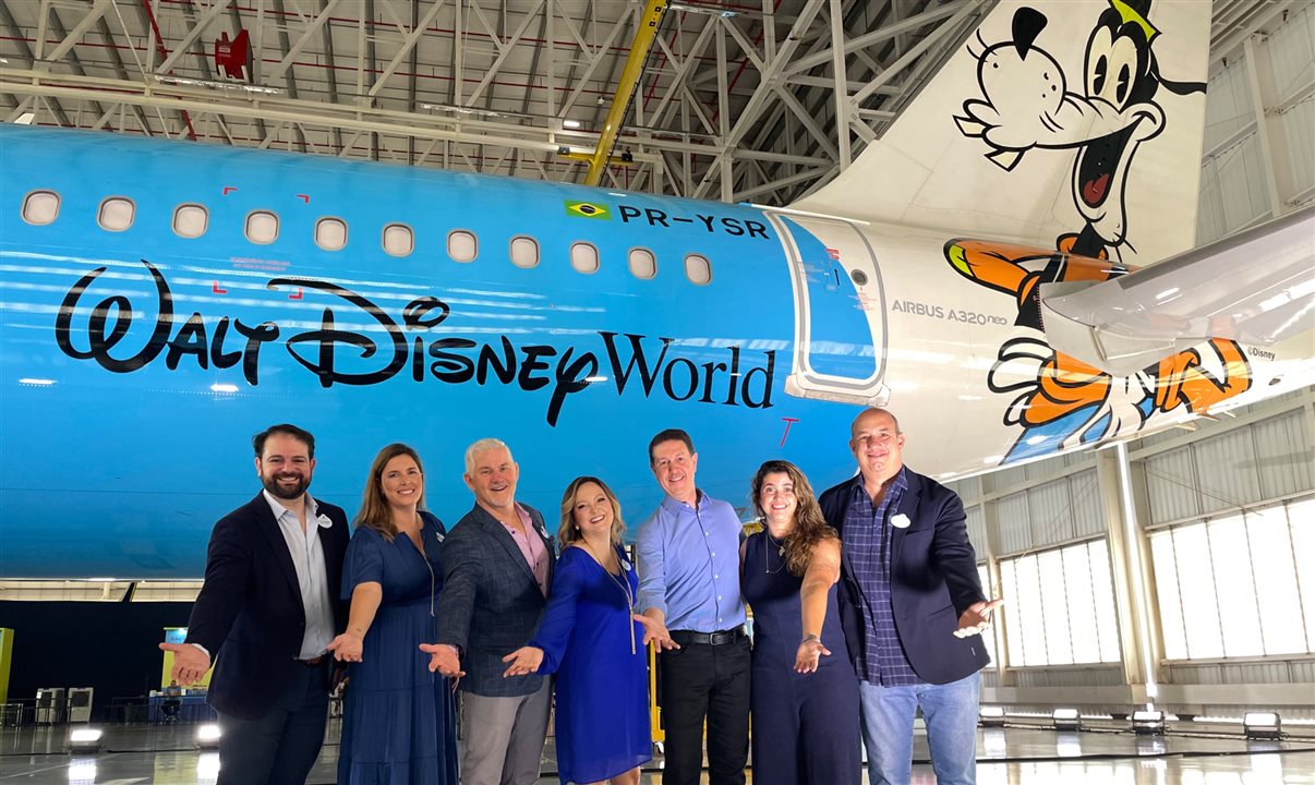 Alejandro Flores, Manoela Gentil Bopp, Terry Brinkoetter, Cinthia Douglas, da Disney Destinations, Daniel Bicudo e Giulliana Mesquita, da Azul, e Alexander Haim, da Disney Destinations