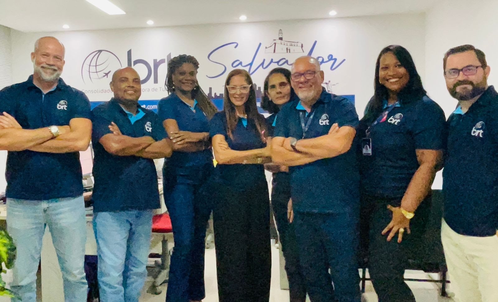 Novo time da BRT em Salvador: Ednart, Silvio, Kelly, Cida, Simone Chort, Pedreira e Simone Jesus, com Rodrigo Fritsche, da BRT Brasil