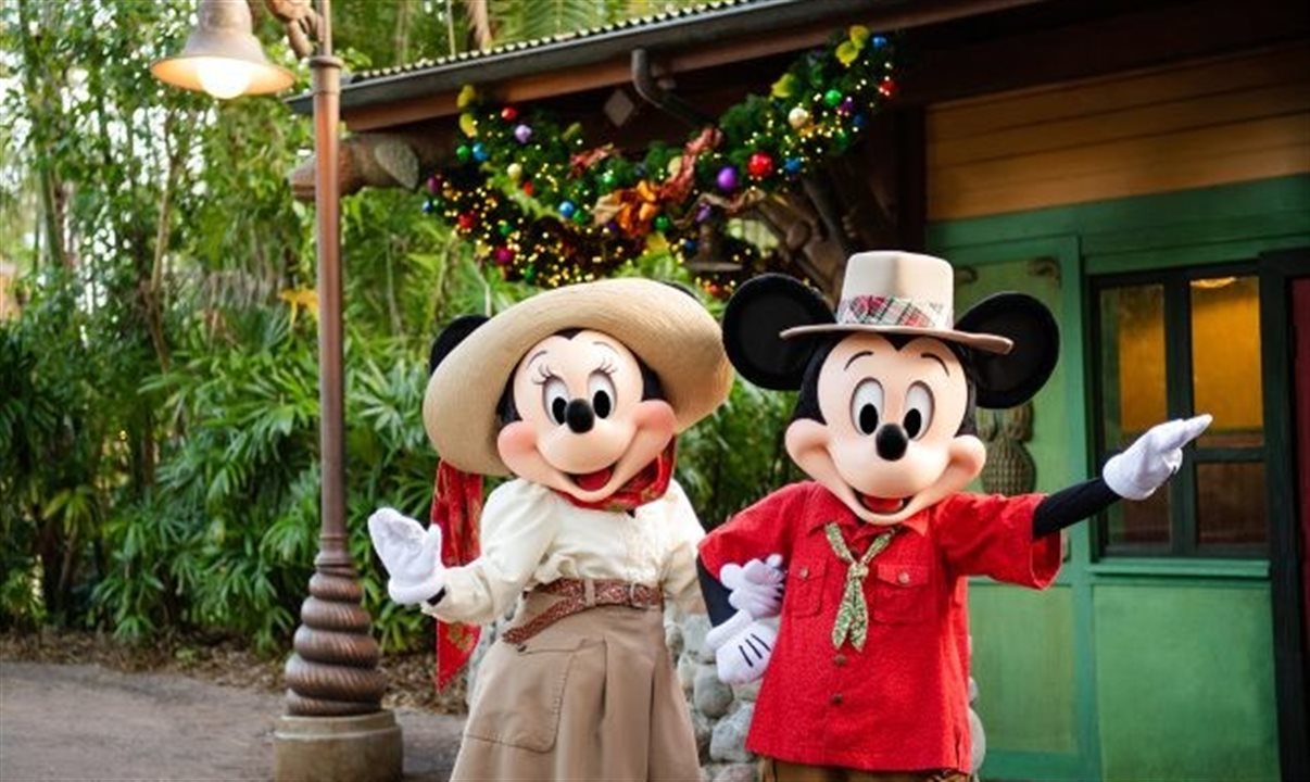 Minnie e Mickey Mouse esperam os visitantes no Disney's Animal Kingdom Park