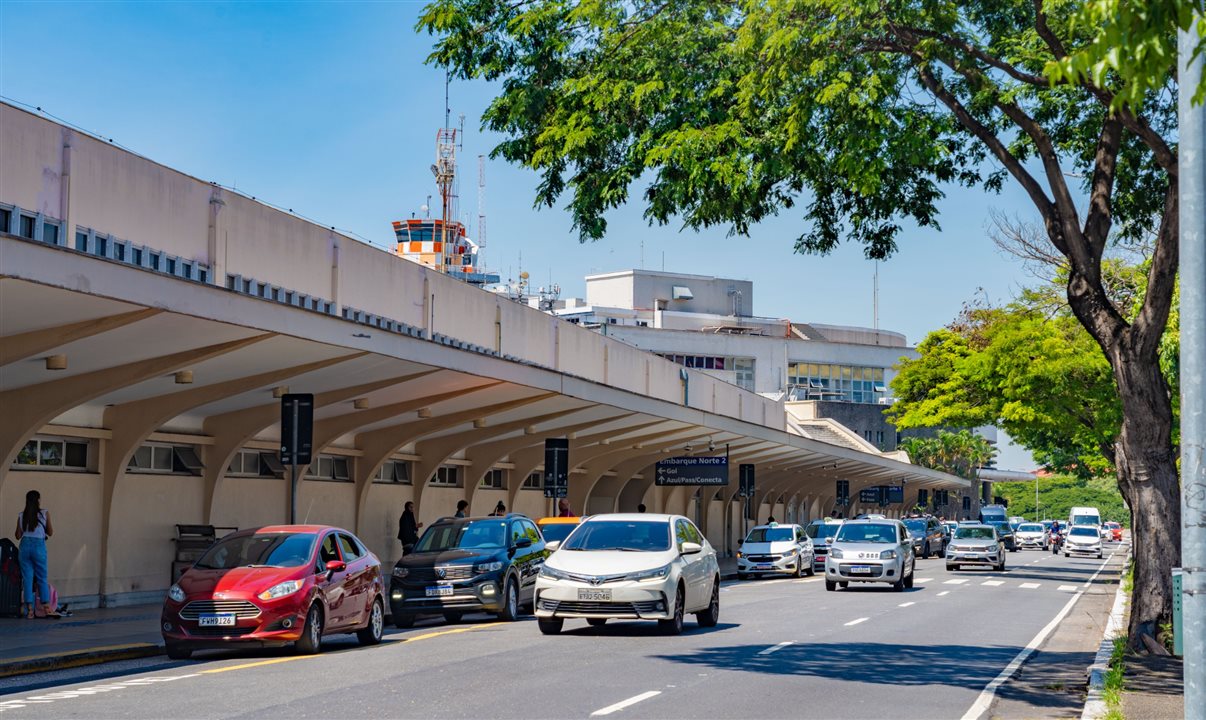 Durante o período, o acesso de veículos ao aeroporto deverá ser feito exclusivamente pela entrada sul