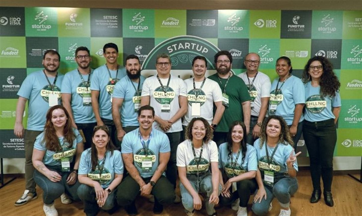 Presidente da Fundect com os mentores e avaliadores do Startup Challenge 2024