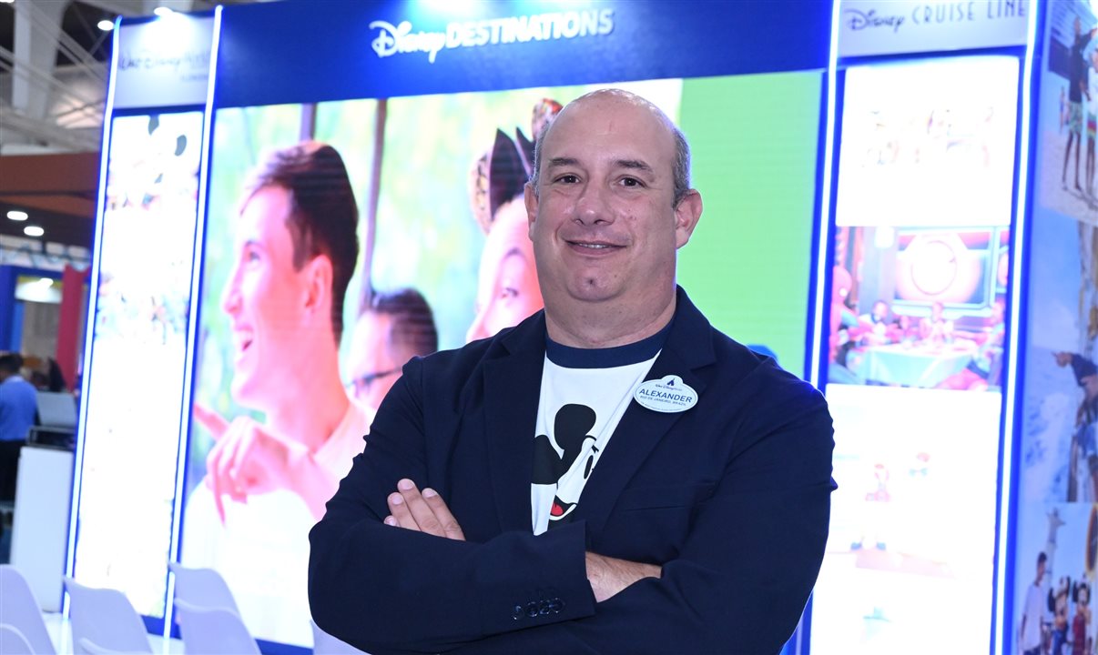 Alexander Haim, da Disney Destinations