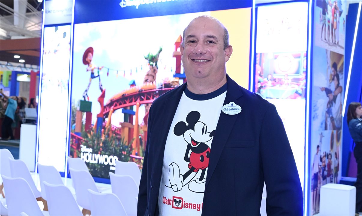 Alexander Haim, da Disney Destinations