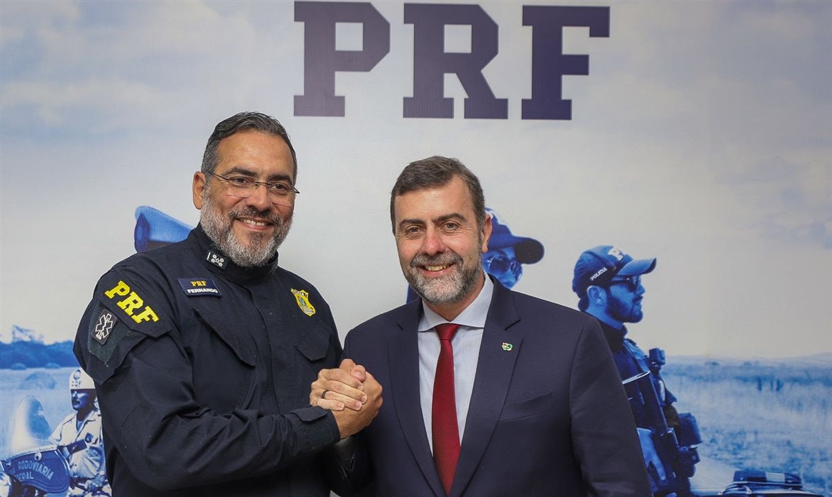 O presidente da Embratur, Marcelo Freixo, com o diretor-geral da PRF, Antônio Fernando Souza Oliveira