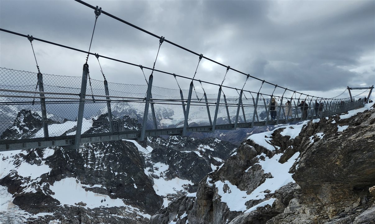 Montanha Titlis tem a ponte suspensa para pedestres mais alta da Europa