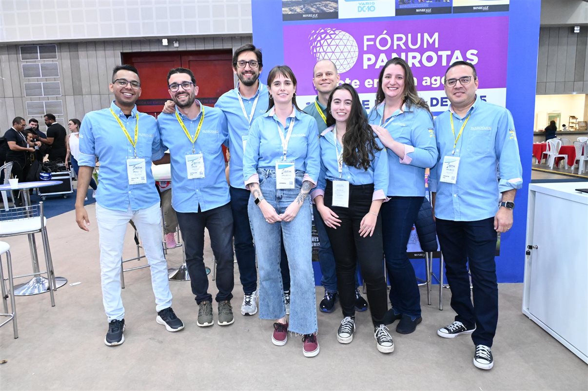 Time PANROTAS presente na BTM 2024: João Santana, Renato Sousa, Flávio de Sica, Beatrice Teizen, José Guilherme Alcorta, Laura Enchioglo, Erica Venturim e Rene Amorim