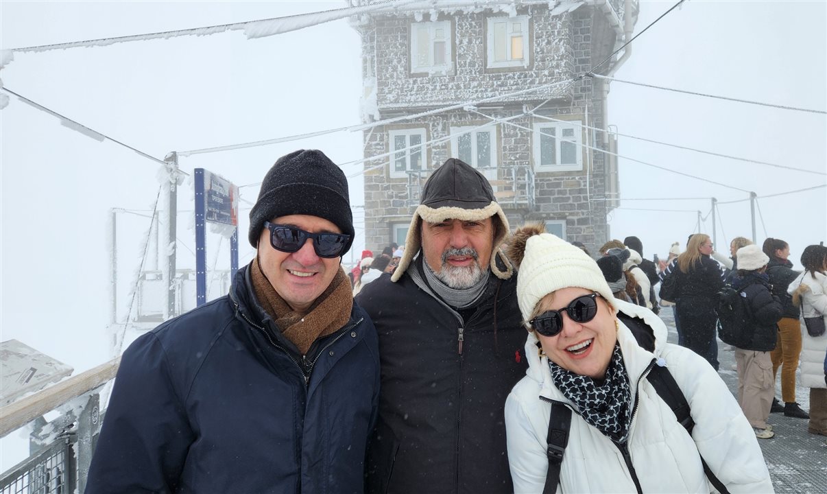 Eduardo Barbosa (diretor da Flot) com Luiz Zaroni (Zaroni Viagens) e Iolanda Klaic (Dialtour)