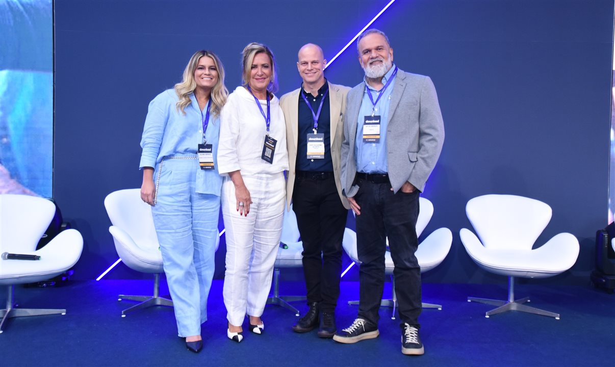 Juliana Andrade e Vivi Martins, da Academia de Viagens Corporativas, com José Guilherme Alcorta e Artur Andrade, da PANROTAS