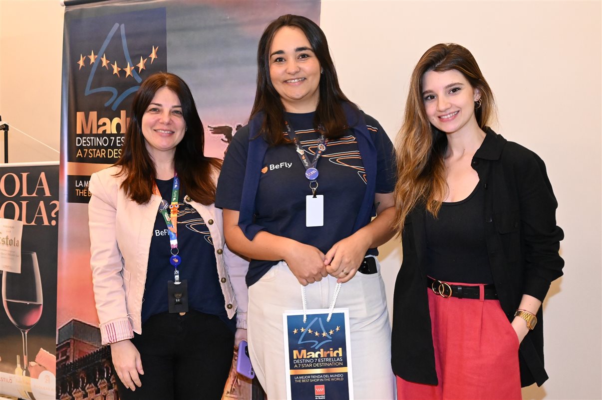 Ester Calvo Ruiz, da Câmara de Comércio de Madri, Elvira Viedma, da Turespaña, Claudia Shishido e Guilherme Carreiro, ambos da Air Europa