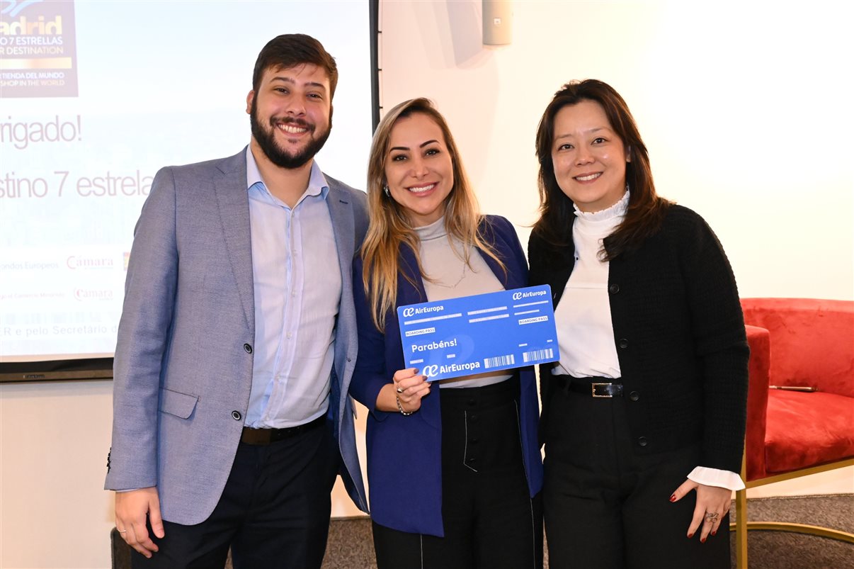 Ester Calvo Ruiz, da Câmara de Comércio de Madri, Elvira Viedma, da Turespaña, Claudia Shishido e Guilherme Carreiro, ambos da Air Europa