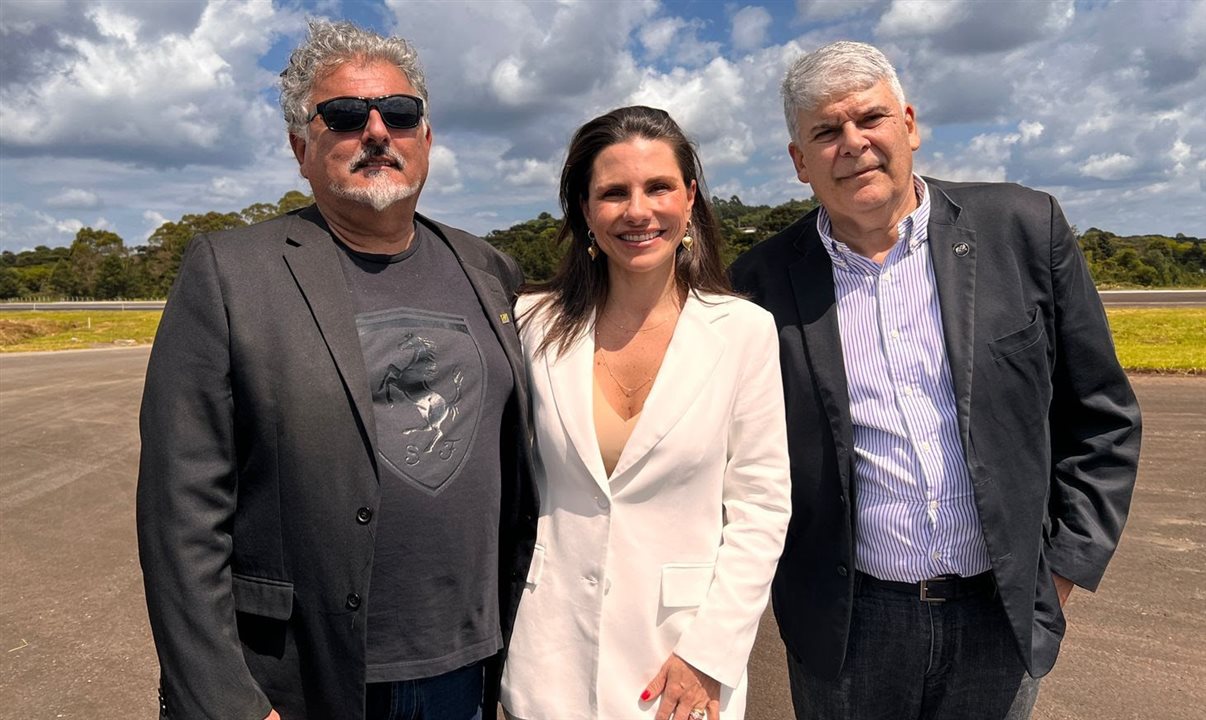 Adriane Brocker, da Brocker, entre Odoni Bizz e Rogério Barzellay, da Infraero