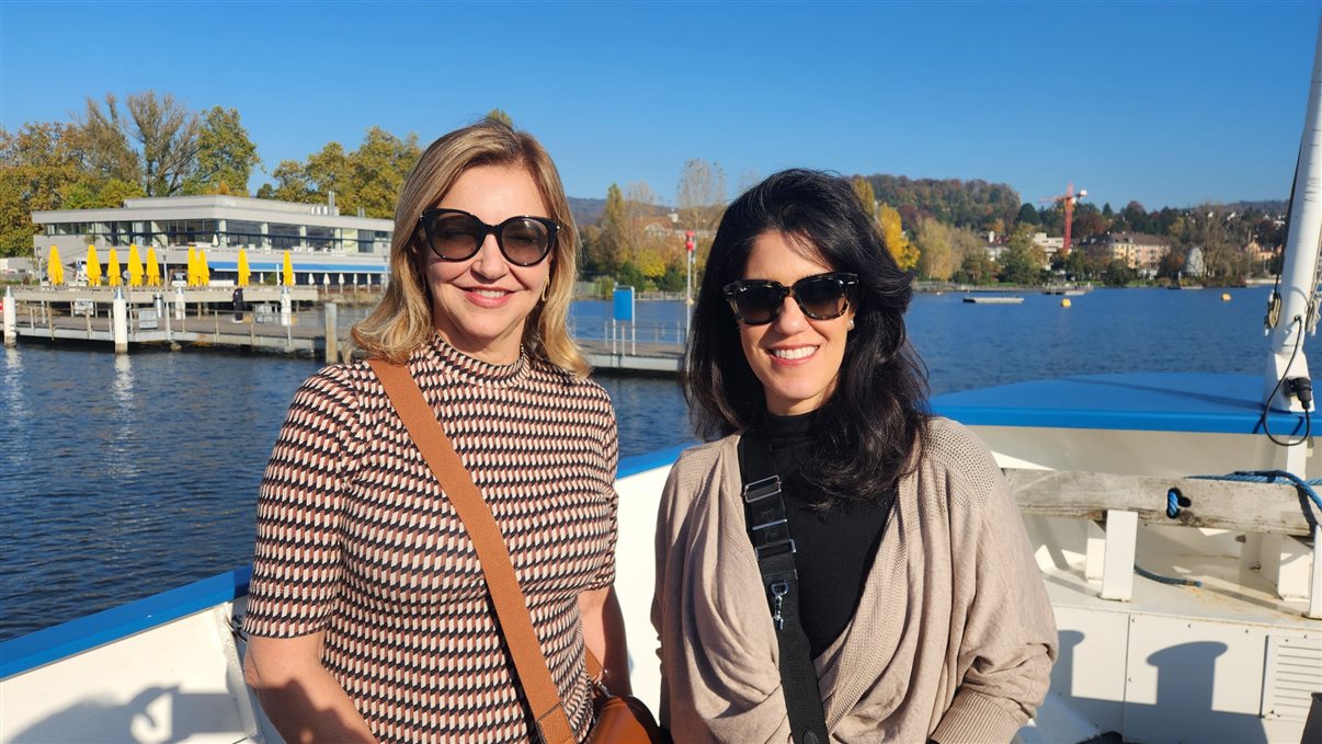 Rio Limmat corta cidade de Zurique, na Suíça