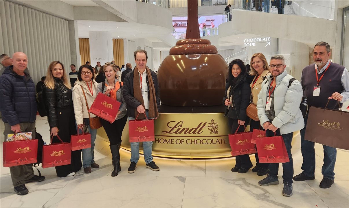 Agentes de viagens aproveitaram visita à Lindt Home of Chocolate para fazer compras