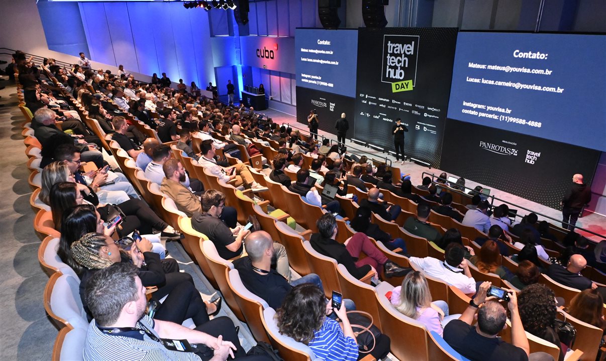 Auditório cheio do Cubo Itaú para o Travel Tech Hub Day