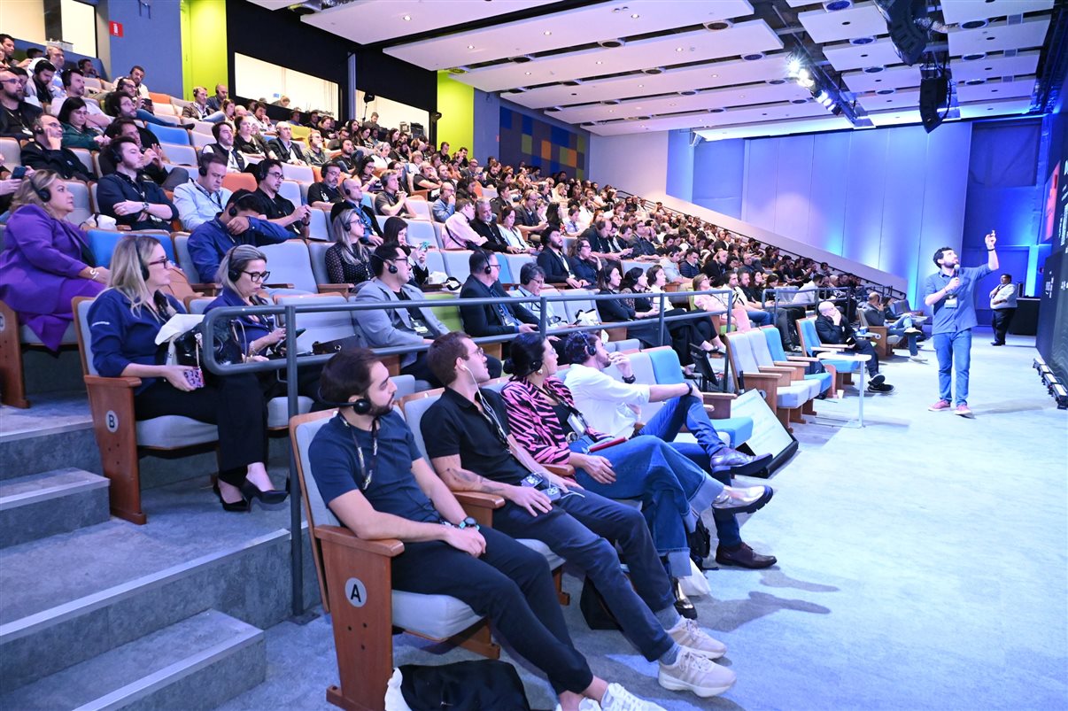 Travel Tech Hub Day debate Inteligência artificial, multicloud, chatbot, CRM, dados e viagens