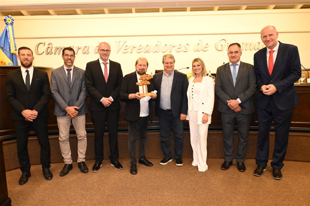 Guilherme Paulus recebe o Troféu Silvia Zorzanello