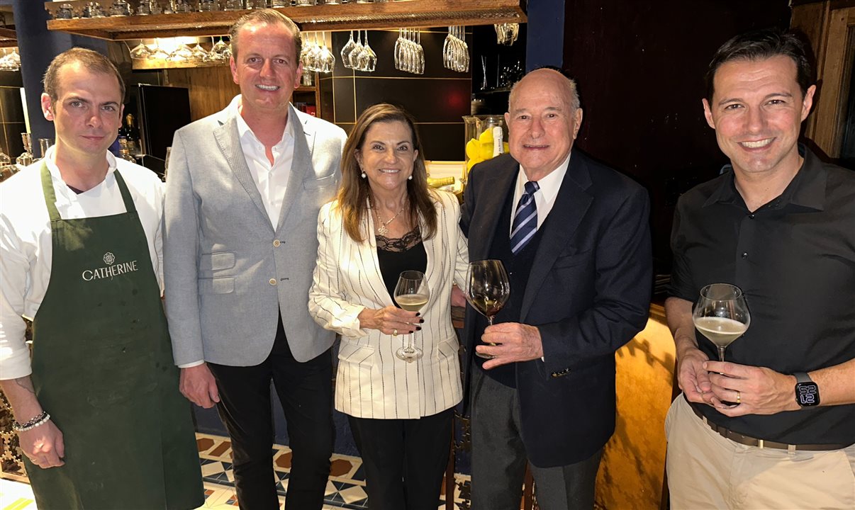 Chef Nícolas, o restaurateur Josiano Schmitt, Marta Rossi, José Guillermo Alcorta e Eduardo Zorzanello