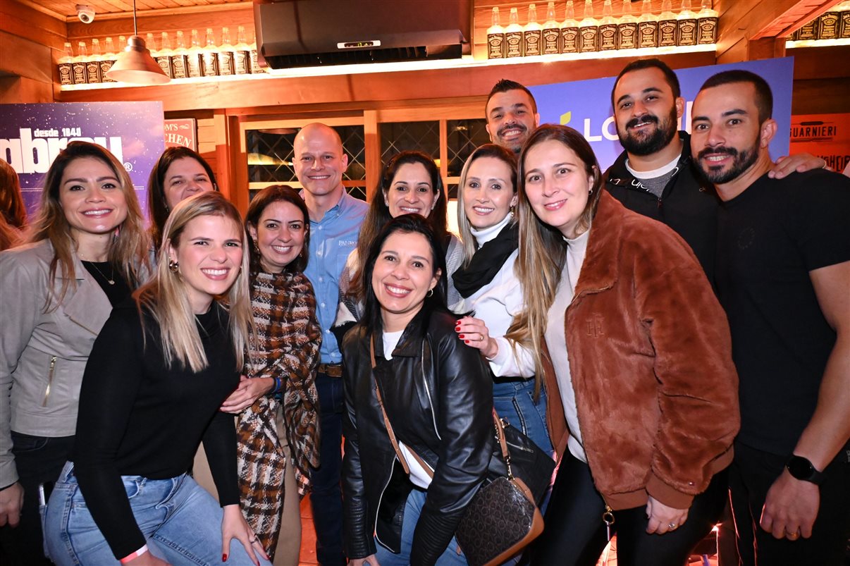 José Guilherme Alcorta, da PANROTAS, com Aline Mafra e toda a equipe Latam