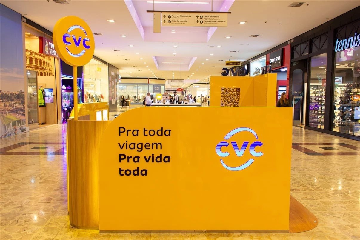 Quiosque CVC no Shopping Grand Plaza, em Santo André (SP)