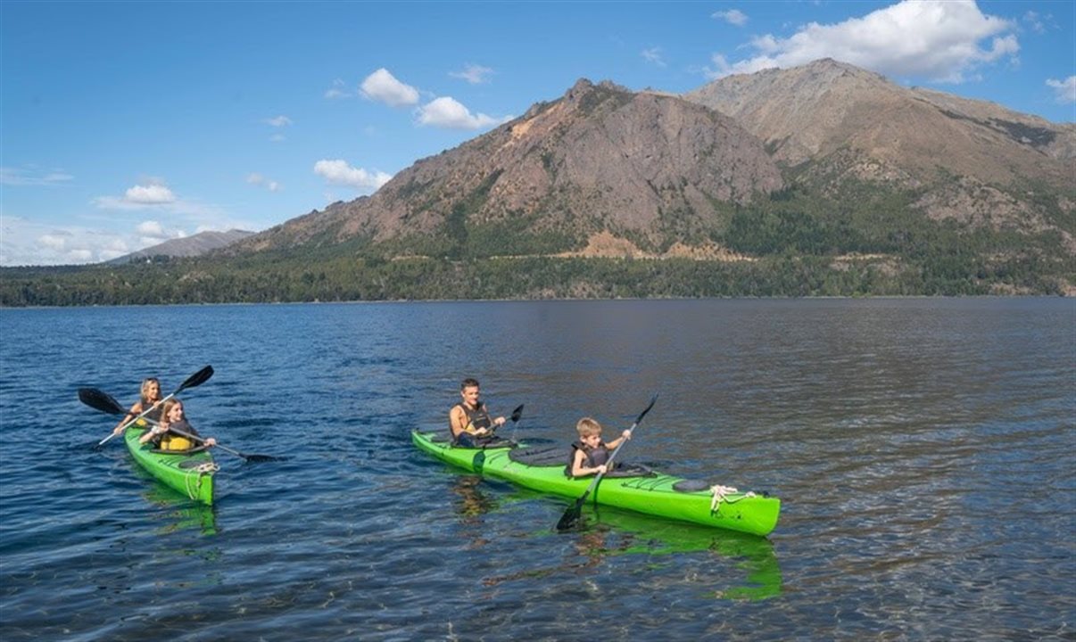 A temporada de verão em Bariloche começa em novembro e deve se estender até março de 2025