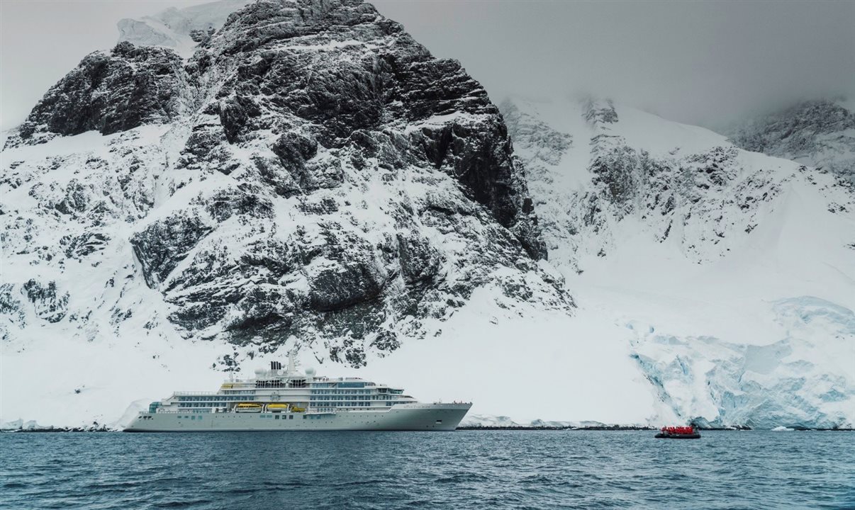 Destaque da primeira viagem do Silver Endeavour à Antártica na temporada inclui momento em que os visitantes testemunharam um grupo de aproximadamente 50 baleias orcas