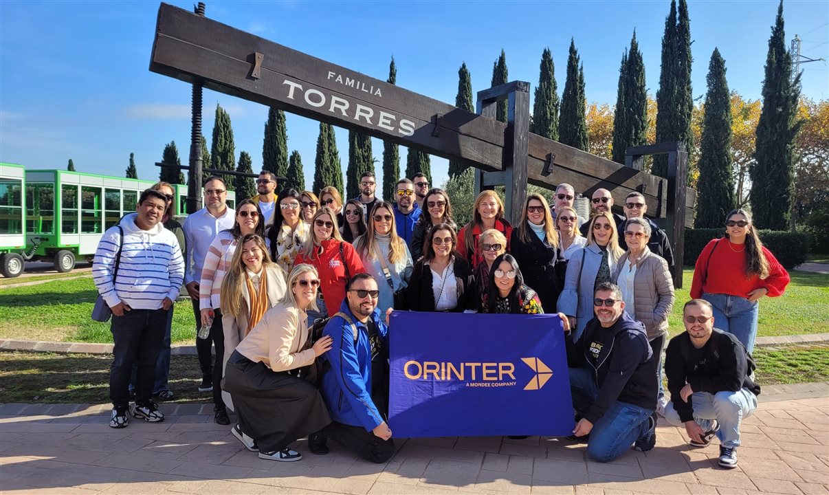 Time da Orinter junto aos agentes de viagens que participam do megafam da Orinter na Catalunha