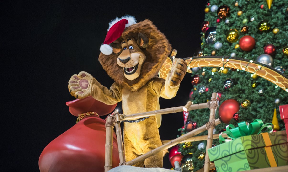 Universal's Holiday Parade featuring Macy's