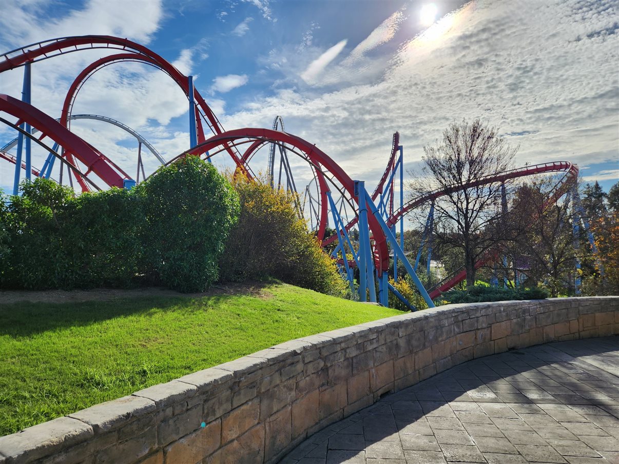 Uma das montanhas-russas do PortAventura Park