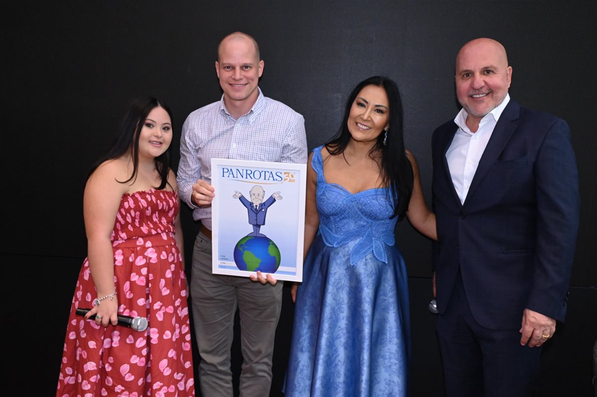 José Guilherme Alcorta, da PANROTAS, com Manu Vazquez, Leonor Bernhoeft e Carlos Vazquez