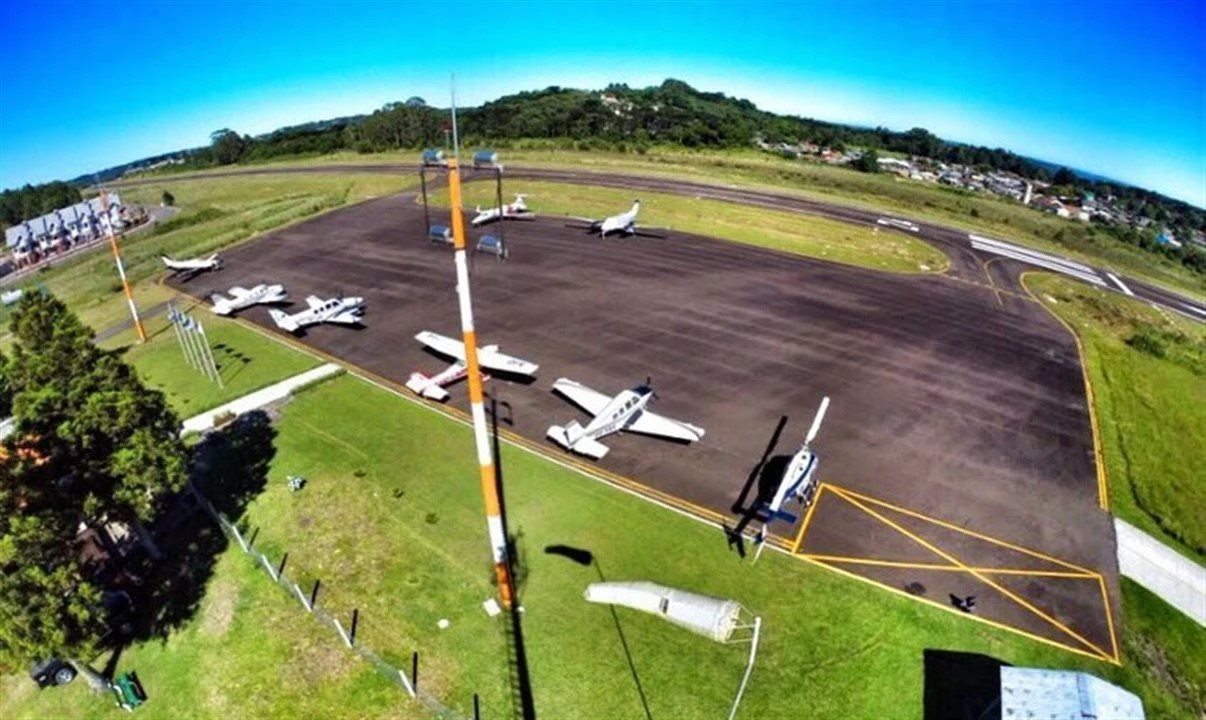 O Aeroporto de Torres conta com terminal de passageiros, mas o de Canela ainda não