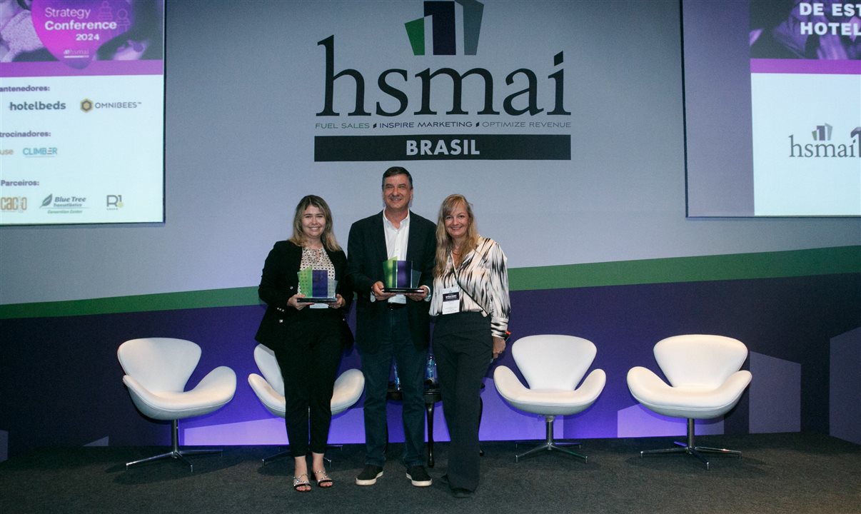 Vencedores do Awards 2024 ao lado de Gabriela Otto, presidente da HSMAI Brasil e Latam