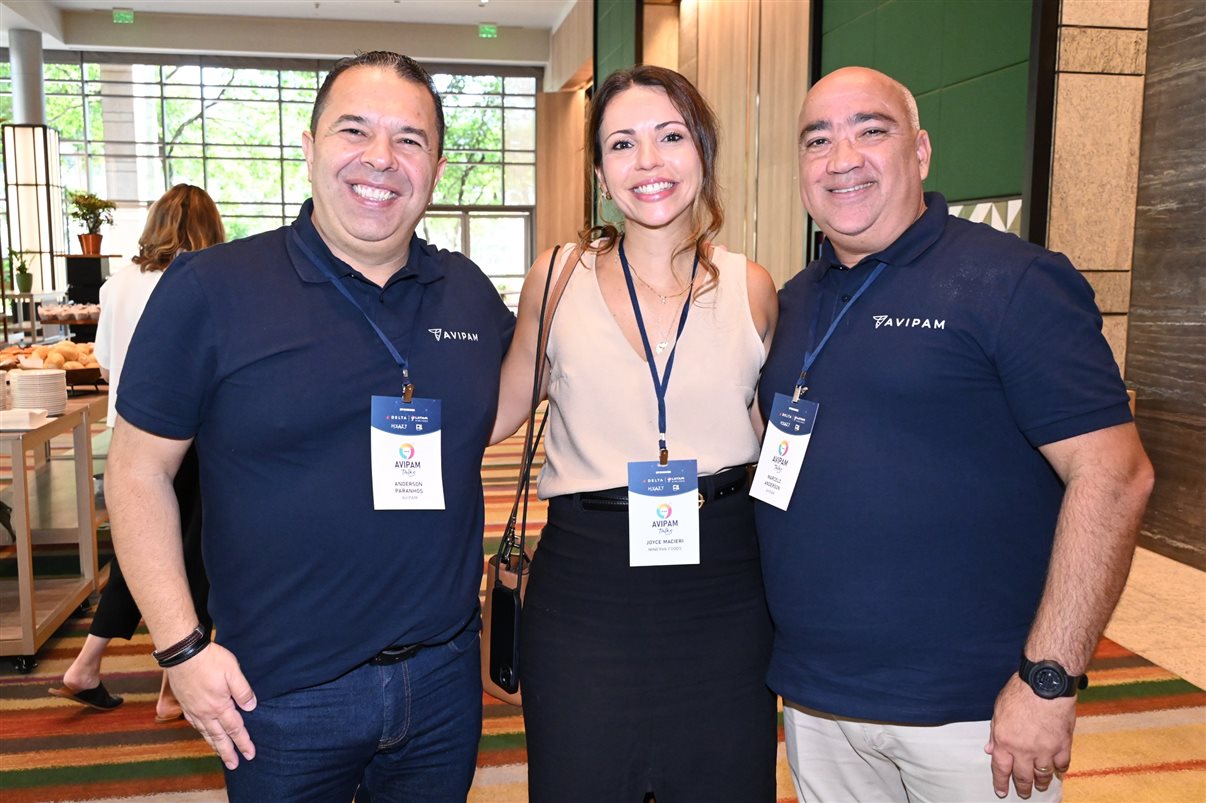 Antônio Fernando Slomp, da Avipam, Barbara Bastos, da Roadtrip, e José Guilherme Alcorta, da PANROTAS