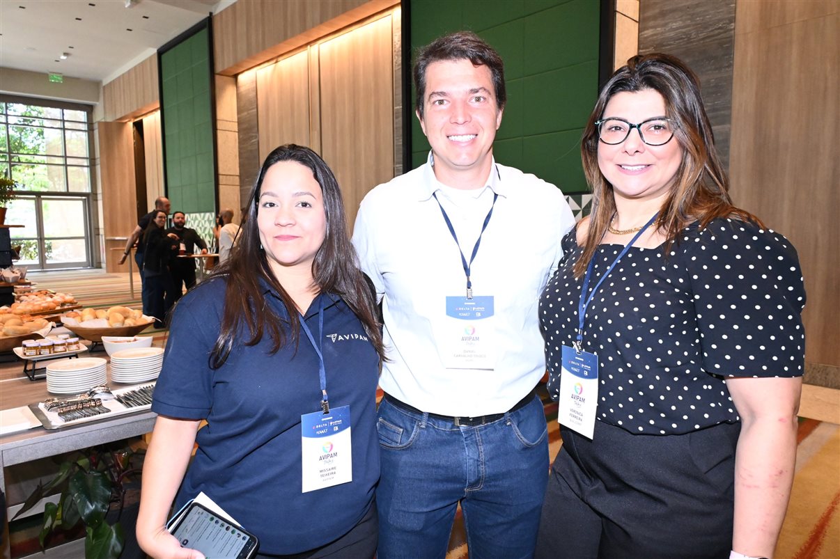 Antônio Fernando Slomp, da Avipam, Barbara Bastos, da Roadtrip, e José Guilherme Alcorta, da PANROTAS