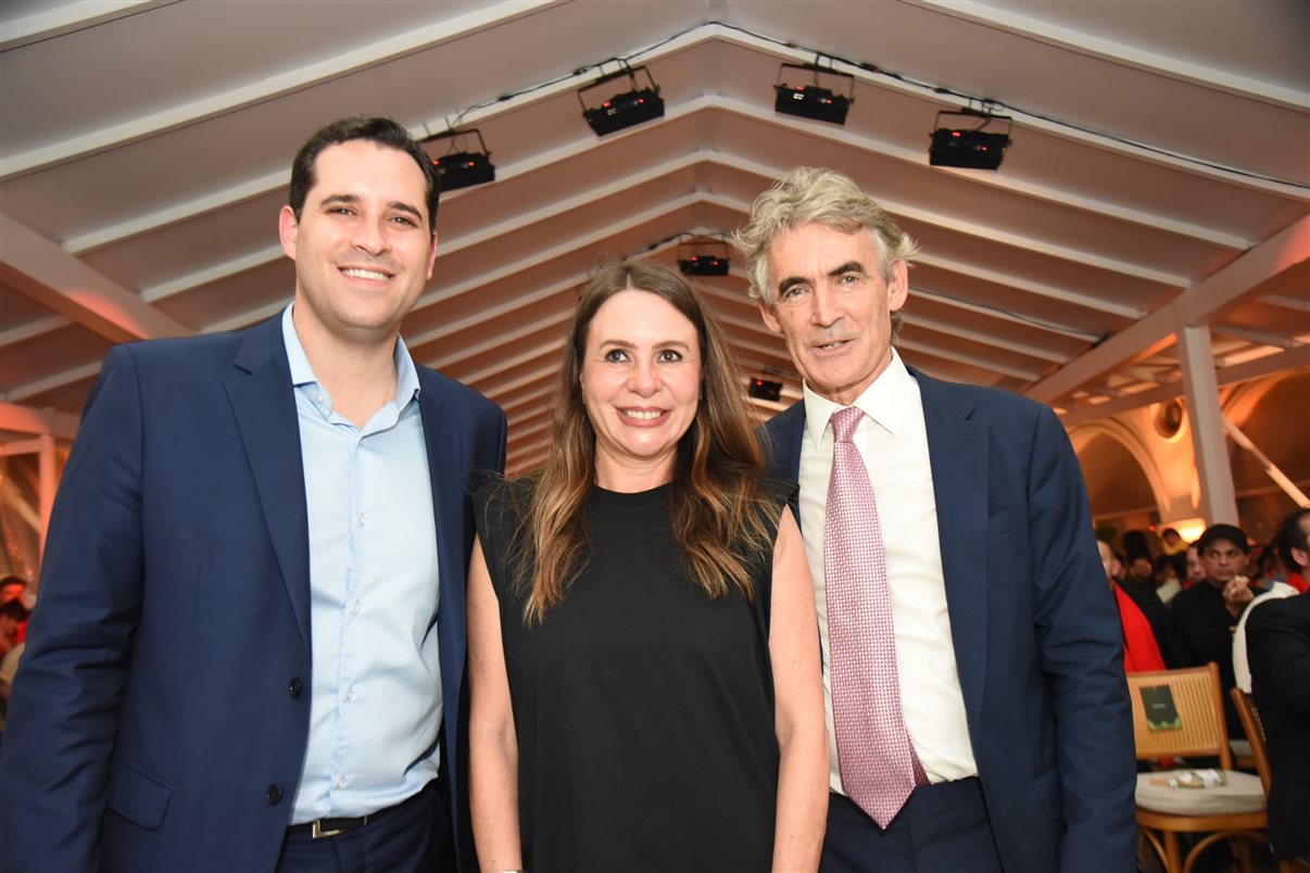 Eduardo Cavaliere, vice-prefeito do Rio, Daniela Maia, secretária de Turismo do Rio de Janeiro, e Charles Reed, do 50 Best