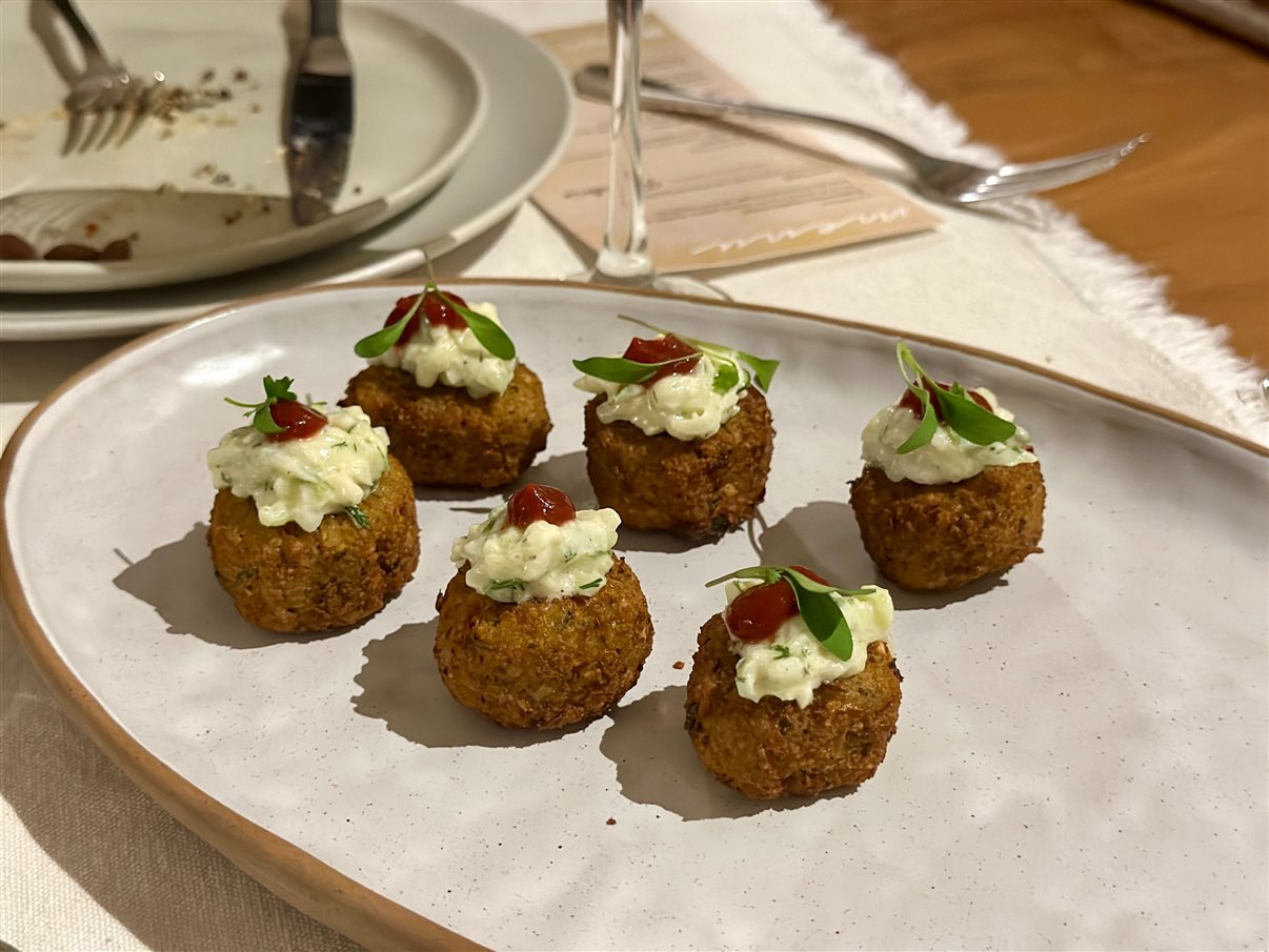 Uma das entradas que será servida no Planterie: Green Falafel, com tzatziki de endro e molho pimentão piquillo