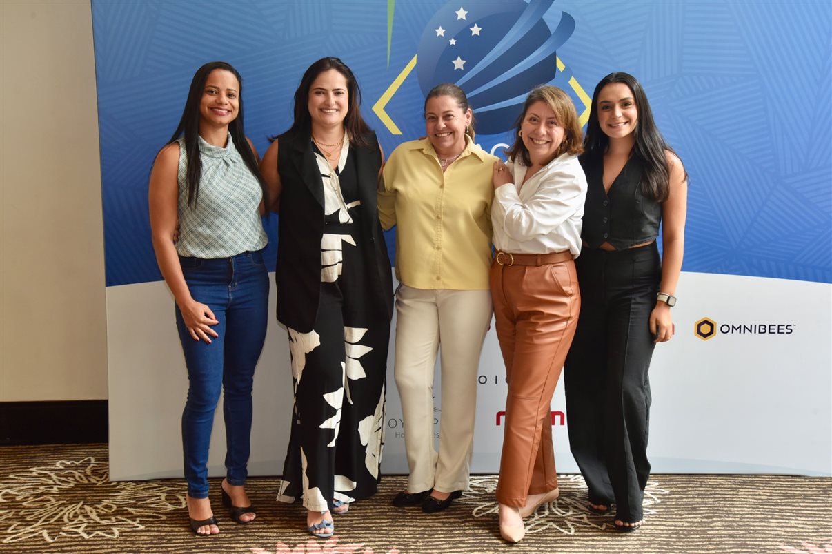 Patricia Thomas, da Omnibees, ao lado de Joyce Macieri, da Minerva Foods