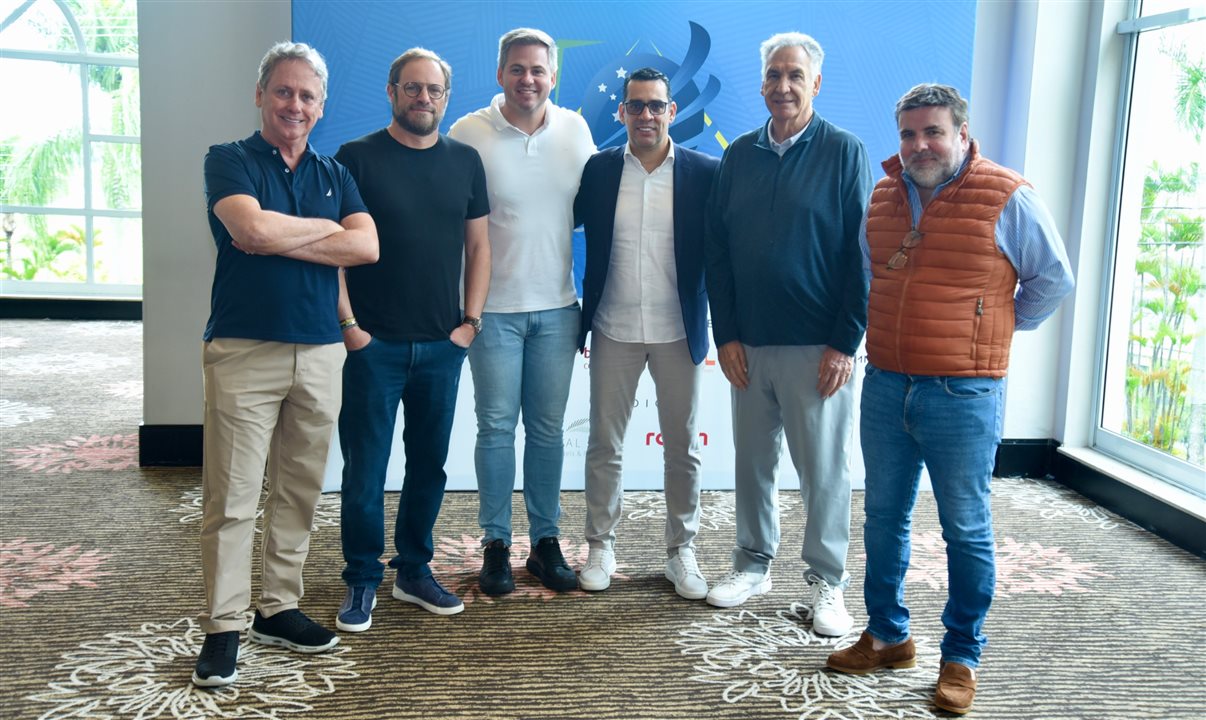 Luís Vabo, da Reserve, Luciano Guimarães, da BeFly, Guilherme Luck, da Luck Receptivo, Siderley Santos, da Abracorp, Antonio Fernando Slomp, da Avipam, e Mariano Santos, da RTT