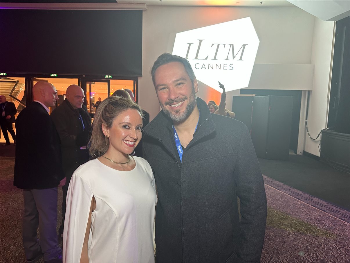 Alison Gilmore, diretora de Portfolio da ILTM, e Simon Mayle, diretor de ILTM Latin America, ILTM North America e Proud Experiences