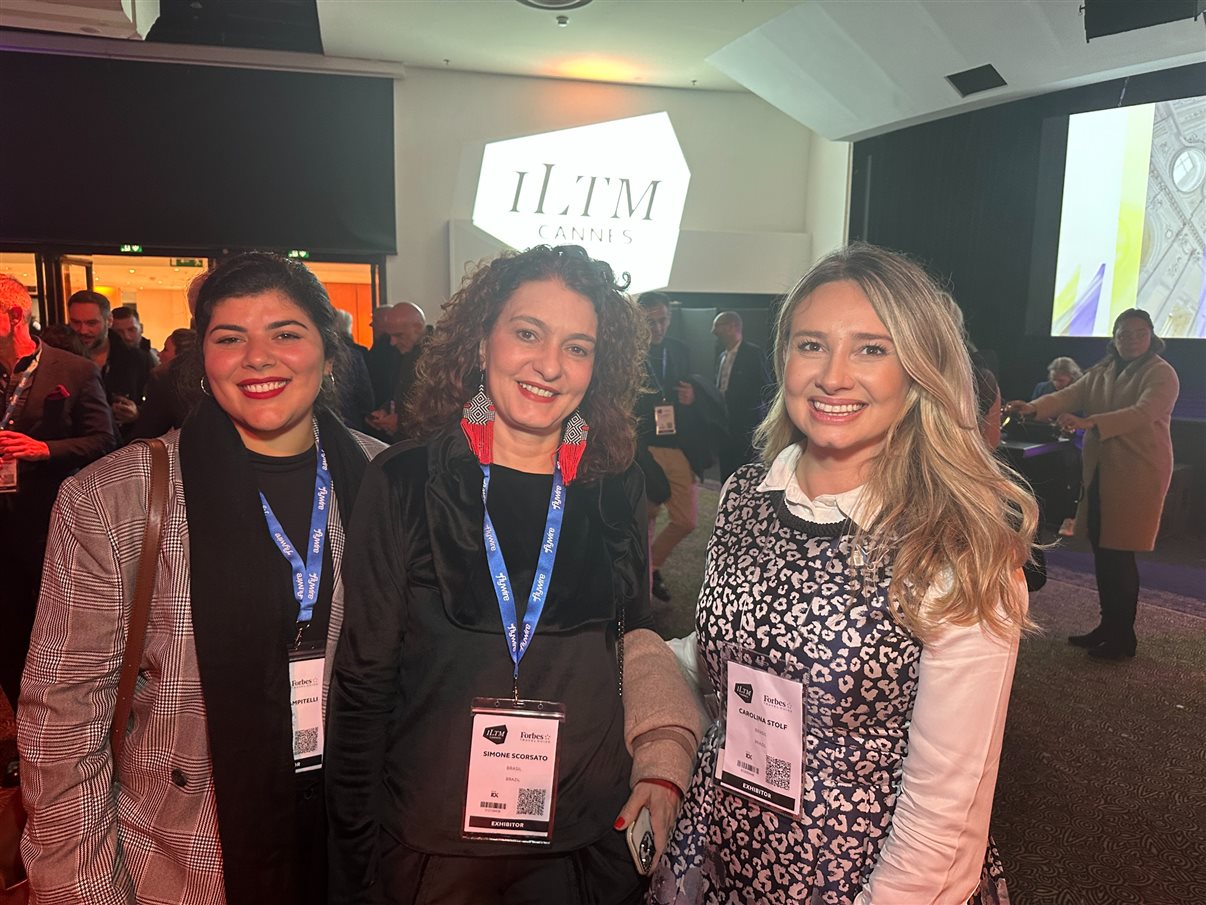 Alison Gilmore, diretora de Portfolio da ILTM, e Simon Mayle, diretor de ILTM Latin America, ILTM North America e Proud Experiences