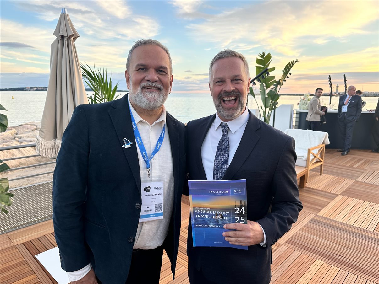 Artur Luiz Andrade, da PANROTAS, e Simon Mayle, da ILTM & PANROTAS Annual Luxury Travel Report – Brazil & Latin America – 2024/25, a quarta edição do material, que é bilíngue e distribuído na ILTM Cannes