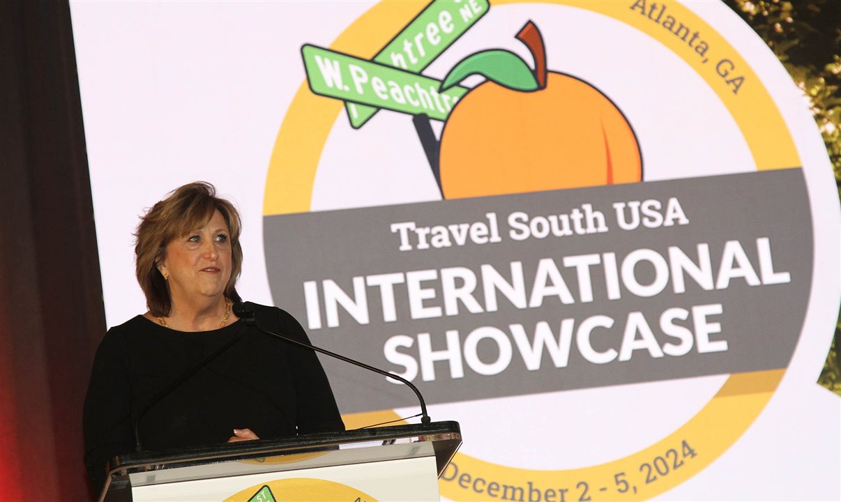 Liz Bittner, Presidente e CEO da TSUSA discursa na cerimônia de abertura do International Show Case em Atlanta