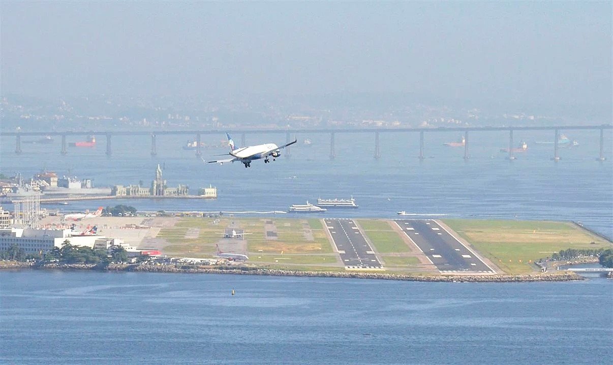 A ideia do Governo Federal é flexibilizar as regras que restringem a circulação no terminal em favor do aeroporto do Galeão