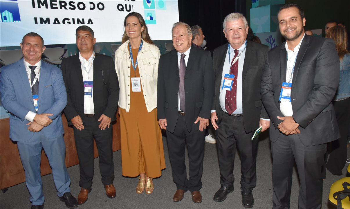 Felipe Peixoto,  da Secretária do Estado de Energia e Economia, Igor Veríssimo Baldez, Isabel Swan, Vice-Prefeita de Niterói, Luiz Paulino Moreira Leite, Secretário de Desenvolvimento Econômico de Niterói, André Bento, da Neltur, e Axel Grael, Prefeito de Niterói