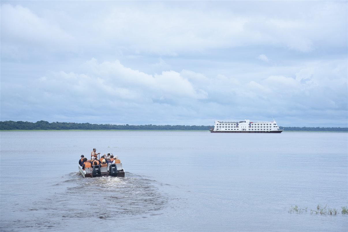 O passeio da tarde foi nas águas do arquipélago de Anavilhanas