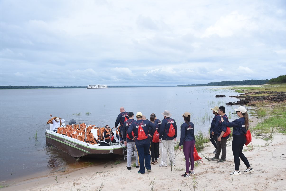 O passeio da tarde foi nas águas do arquipélago de Anavilhanas