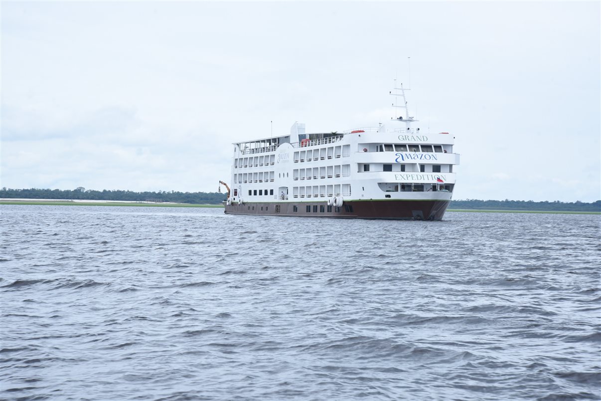 Mais uma vez, os participantes da viagem foram divididos em quatro grupos. Cada um deles em uma barco