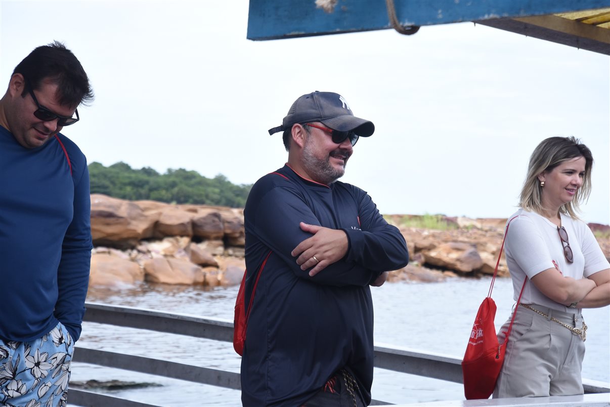 Mais uma vez, os participantes da viagem foram divididos em quatro grupos. Cada um deles em uma barco